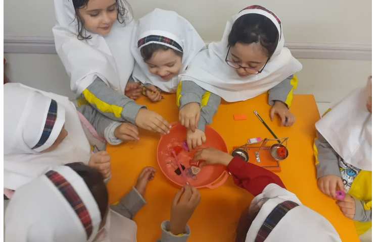 ساعت آزمایشگاه و دانشمند کوچک 4