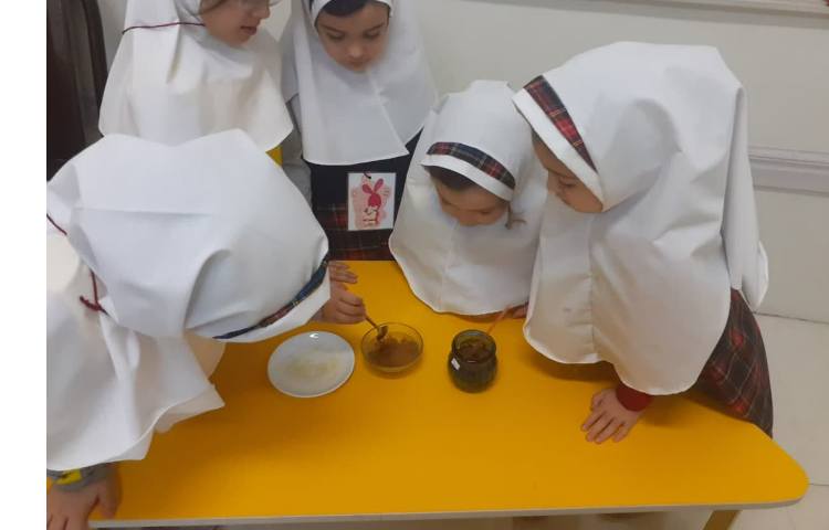 ساعت آزمایشگاه و دانشمند کوچک 5