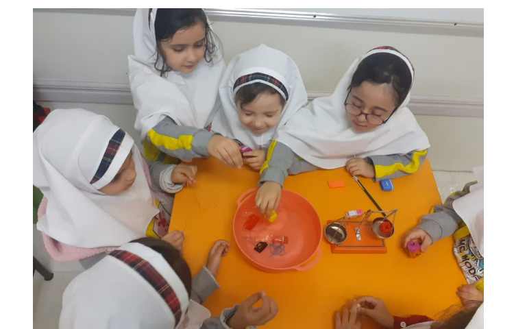 ساعت آزمایشگاه و دانشمند کوچک 5