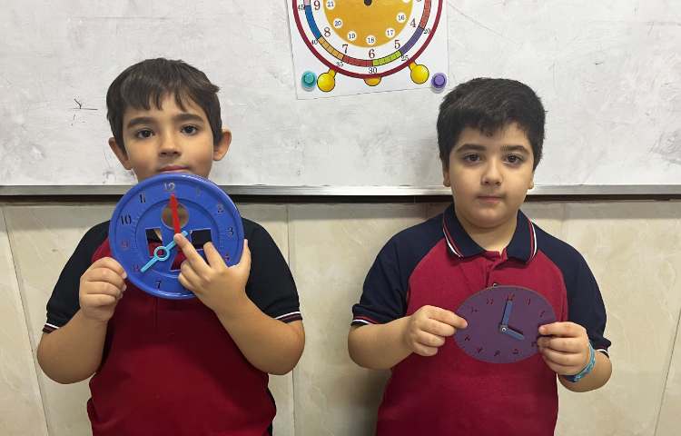 ساعت در بعداز ظهر و قبل از ظهر 3