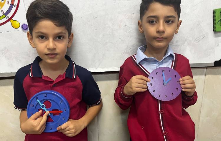 ساعت در بعداز ظهر و قبل از ظهر