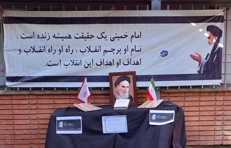 سالروز عروج ملکوتی حضررت امام خمینی و یاد شهیدان معظم قیام خونین 15 خرداد گرامی باد 3