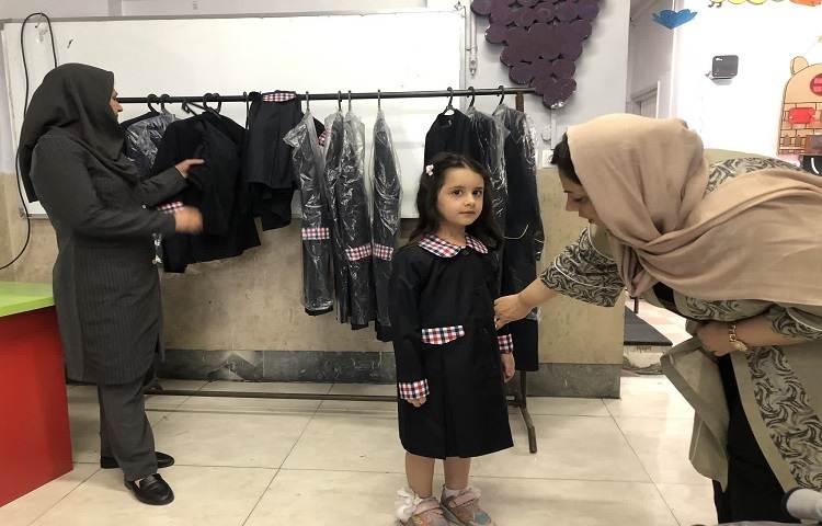 سایزگیری لباس فرم دانش آموزان و ثبت نام سرویس تابستان 1