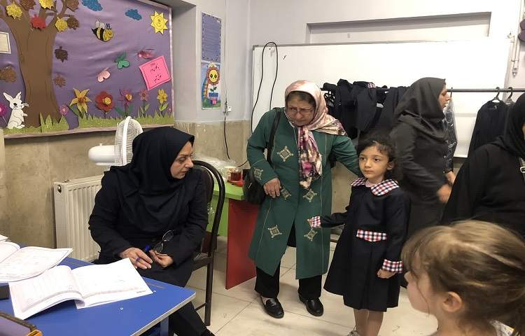 سایزگیری لباس فرم دانش آموزان و ثبت نام سرویس تابستان 4