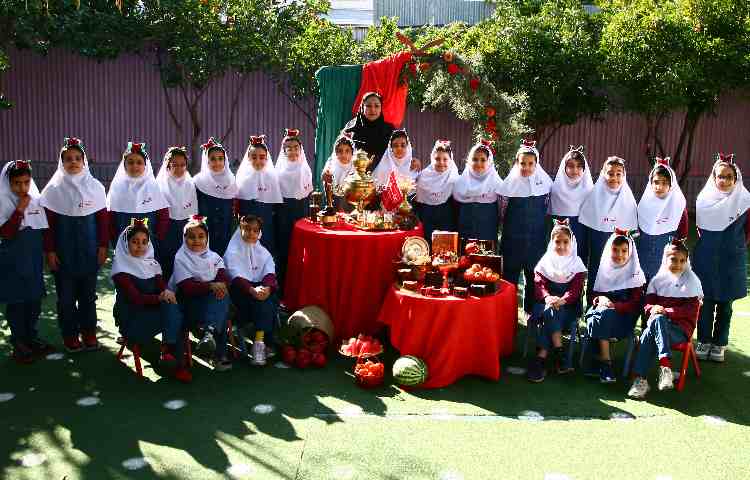 سرودخوانی دانش آموزان خلاق پایه دوم دبستان دخترانه پرتوعلوی