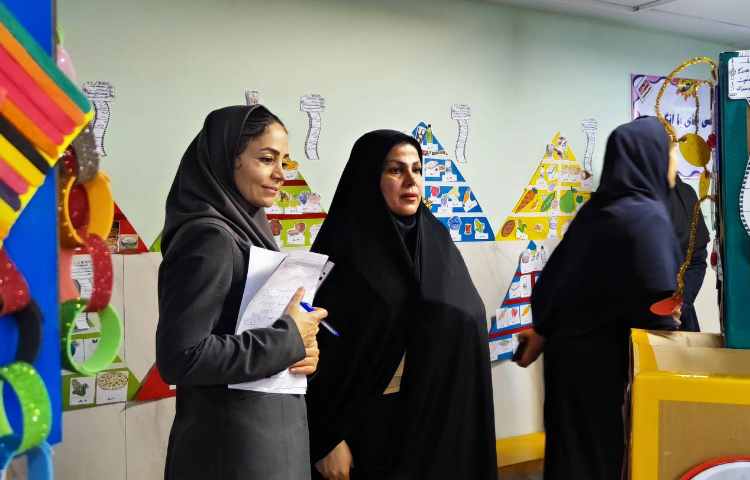 سرکار خانم صوفی مدیر آموزش دبستان های موسسه علوی جهت بررسی خروجی فرآیند اجرایی-آموزشی پایگاه تابستان 1