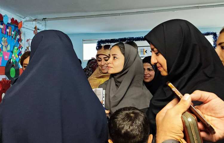 سرکار خانم صوفی مدیر آموزش دبستان های موسسه علوی جهت بررسی خروجی فرآیند اجرایی-آموزشی پایگاه تابستان 2