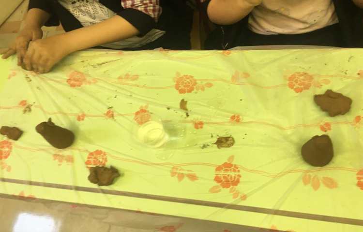 سفالگری ( آموزش ساخت پنگوئن ) جزییات اثر با خلاقیت دانش آموزان 7