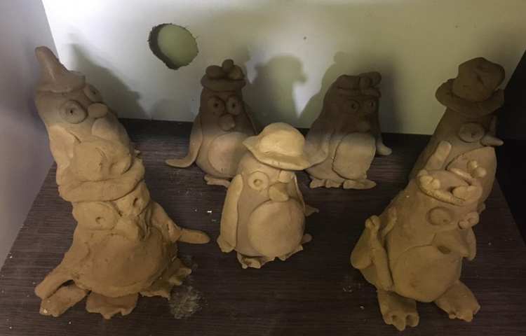 سفالگری ( آموزش ساخت پنگوئن ) جزییات اثر با خلاقیت دانش آموزان 8