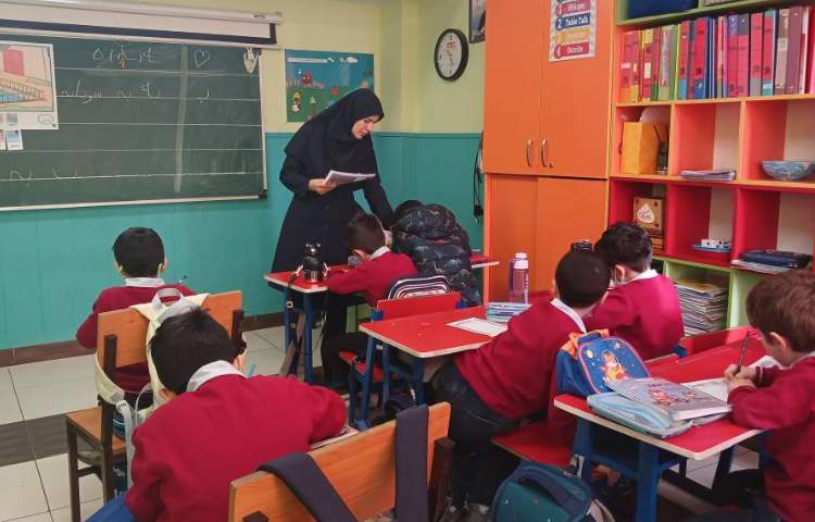 سنجش املا پایه اول توسط معاون آموزشی 4