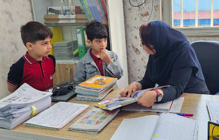 سنجش دانش زبانی دانش آموزان به صورت تصادفی و مداوم توسط سوپروایزر 2