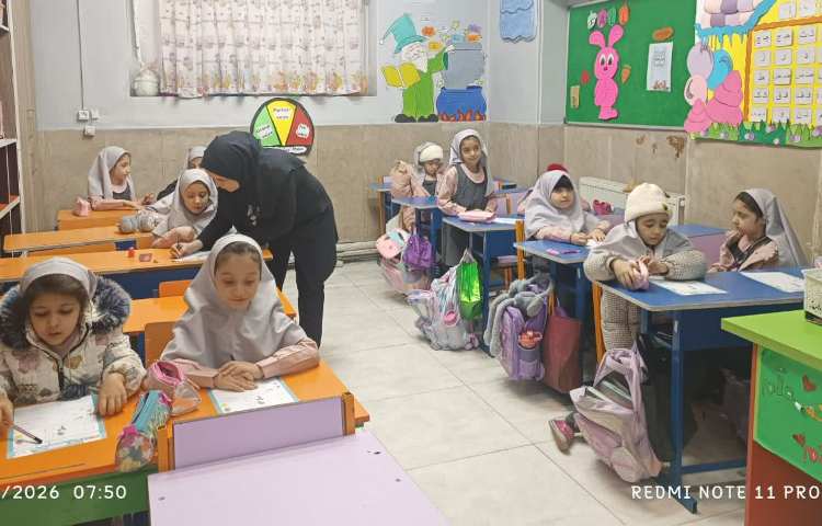 سنجش فارسی پایه‌های اول و دوم با نظارت معاون آموزشی 3
