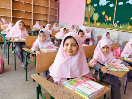 دانش‌آموزان، اول تا سوم دبستان را با یک معلم می‌گذرانند؛