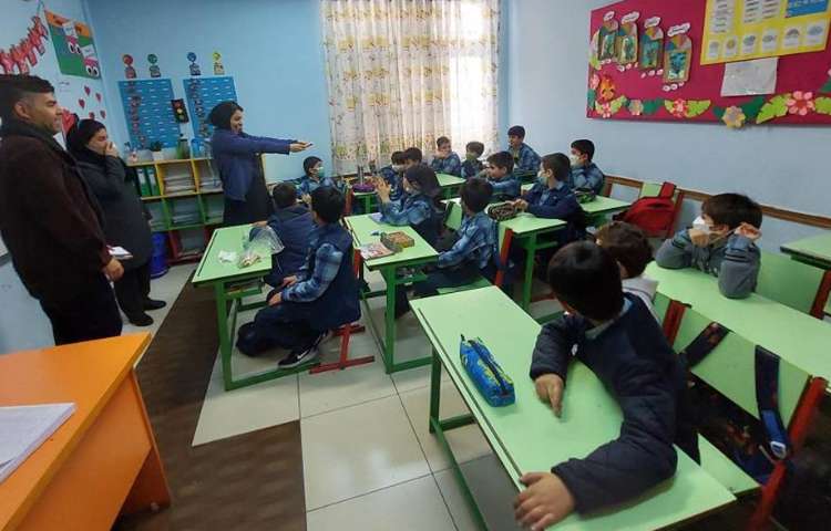 سه شنیه داغ دانش آموزان پایه دوم دبستان 2