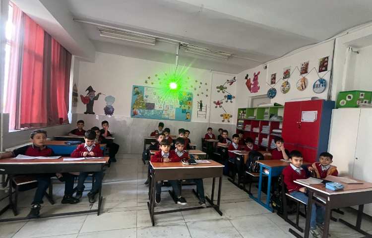 سوادمالی-آشنایی با مفهوم پس‌انداز و داشتن قلک برای نگه‌داری پس‌انداز 2