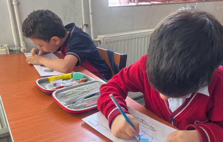 سوادمالی-آشنایی با مفهوم پس‌انداز و داشتن قلک برای نگه‌داری پس‌انداز