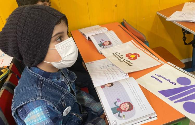 :سوادمالی،فعالیت خلاقانه برای آشنایی و شناخت بیشتر با لوگوی بانک ها، کلاس فضانوردان 3