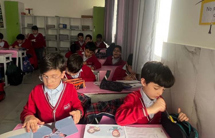 سوادمالی - آشنایی با دستگاه کارتخوان و کارت بانکی و کاربردهای آن