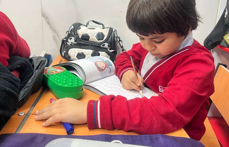 سوادمالی - آشنایی با دستگاه کارتخوان و کارت بانکی و کاربردهای آن