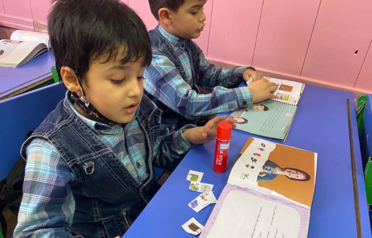 :سوادمالی، فعالیت کلاسی آشنایی با کالا و خدمت 5