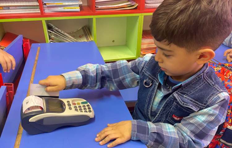 :سواد مالی،آشنایی با کارت های بانکی و دستگاه کارتخوان 6