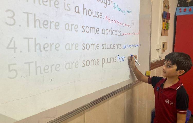 سوالی کردن There is/There are 3