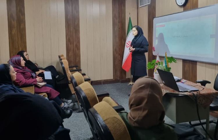 سومین جلسه دانش افزایی ویژه اولیا _ارائه کارنامه همگام و پابه پای 1 3