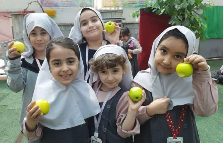 سیب خوشمزه 2