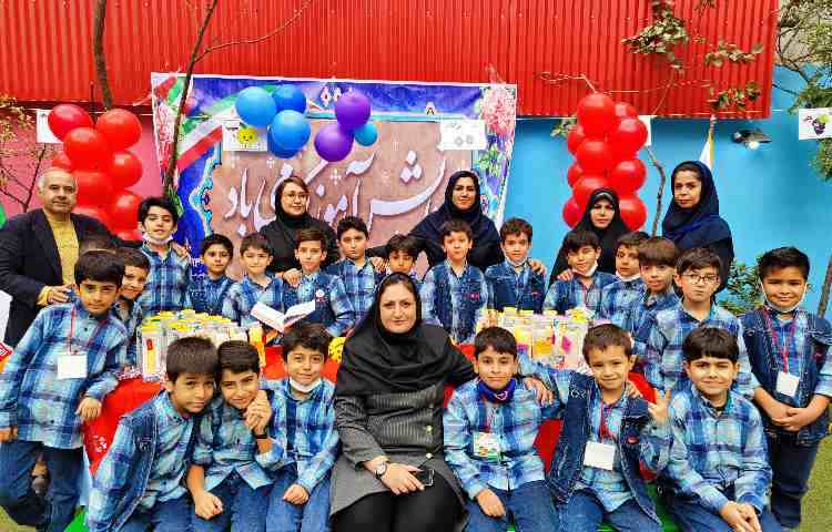 :سیزده آبان، روز دانش آموز گرامی باد