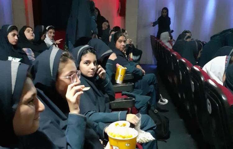 سینما ماندانا 8