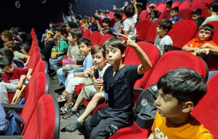 : سینما پیروزی، فیلم بابا سیبیلو، پایه دوم و سوم 1