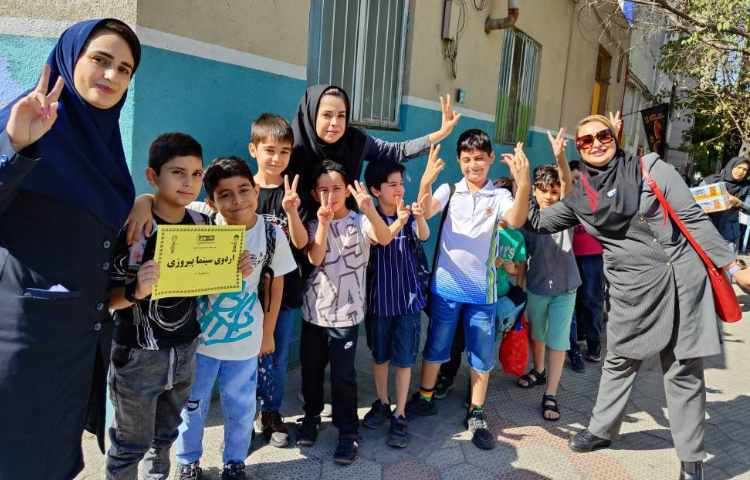 : سینما پیروزی، فیلم بابا سیبیلو، پایه دوم و سوم 32