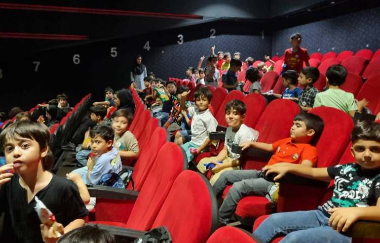 : سینما پیروزی، فیلم بابا سیبیلو، پایه دوم و سوم 4