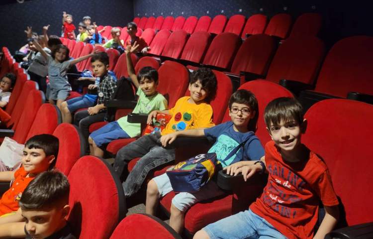 : سینما پیروزی، فیلم بابا سیبیلو، پایه دوم و سوم 9