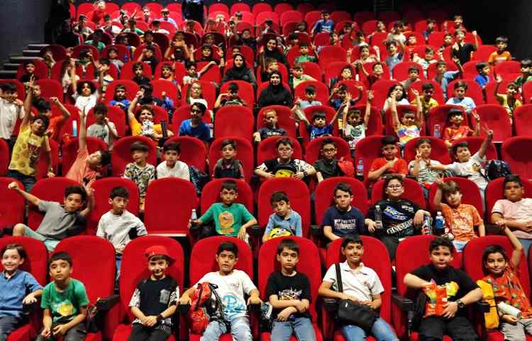 : سینما پیروزی، فیلم بابا سیبیلو، پایه دوم و سوم