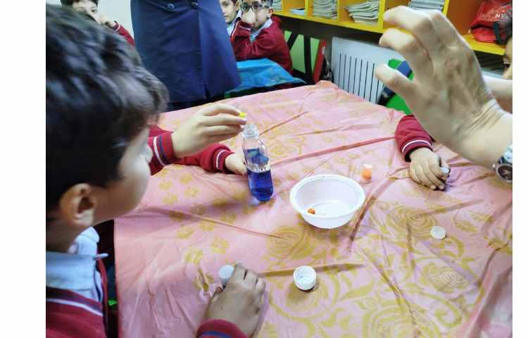 شروع هفته ی ملی علوم و انجام فعالیتها در کلاسها 13