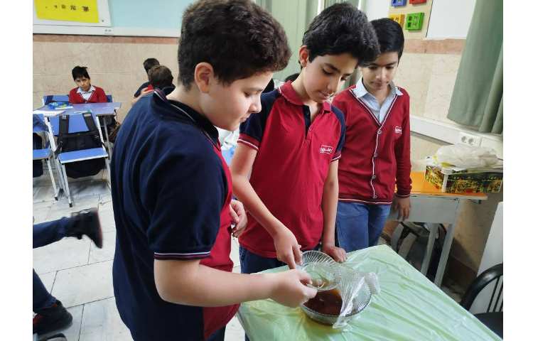 شروع هفته ی ملی علوم و انجام فعالیتها در کلاسها 90