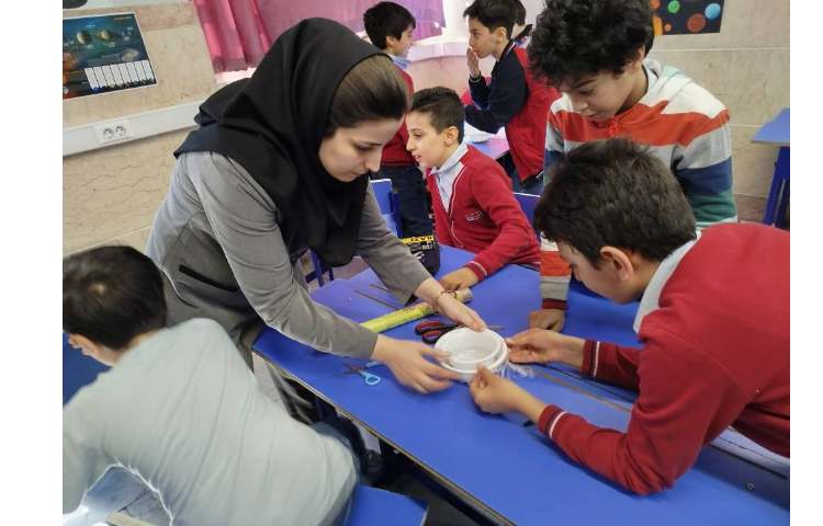 شروع هفته ی ملی علوم و انجام فعالیتها در کلاسها 97