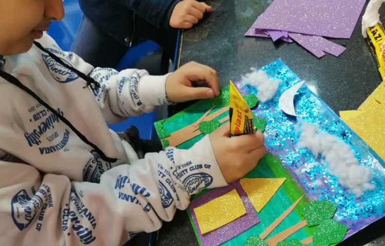 شروع کار کلاژ روی نقاشی