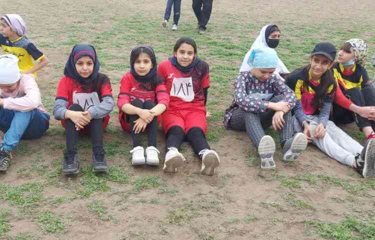 شرکت دانش آموزان دبستان علوی در مسابقات دو میدانی منطقه 13