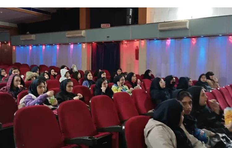 شرکت دانش آموزان در اردوی سینما 2
