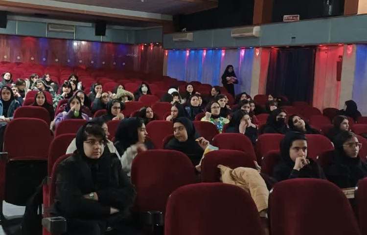 شرکت دانش آموزان در اردوی سینما 4