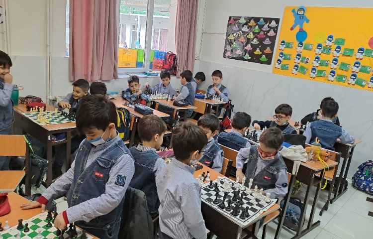 شطرنج-آموزش مهره شاه ( اخرین مهره که یاد گرفتند) و بازی با تمام مهره ها