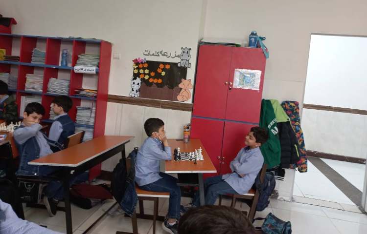 شطرنج -آموزش وزیر و طرز گرفتن مهره‌های حریف با آن 3