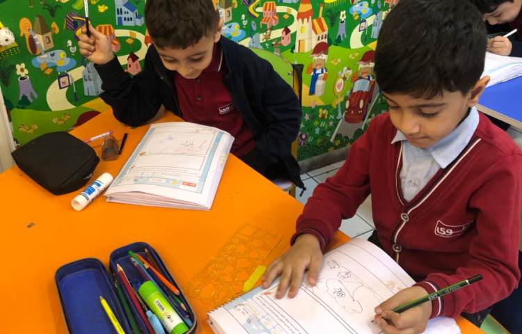 شعر بهار خانم خوانده و نوآموزان نقاشی آن را کشیدند. 1