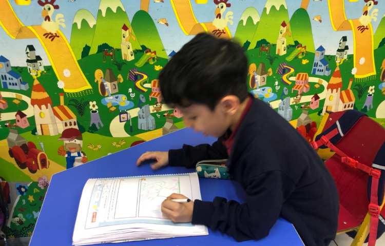 شعر بهار خانم خوانده و نوآموزان نقاشی آن را کشیدند. 2