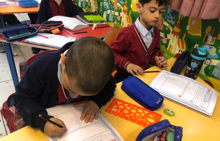 شعر بهار خانم خوانده و نوآموزان نقاشی آن را کشیدند. 4