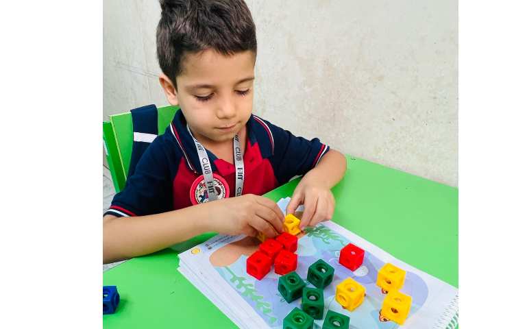 شمارش اشیا تا 5 و شمردن شکل های مثل هم با دست ورزی 5