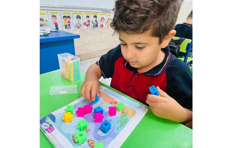 شمارش اشیا تا 5 و شمردن شکل های مثل هم با دست ورزی 7