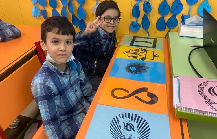 :شناخت لوگوی بانکها و مسابقه لوگو را بشناس، کلاس توت فرنگی